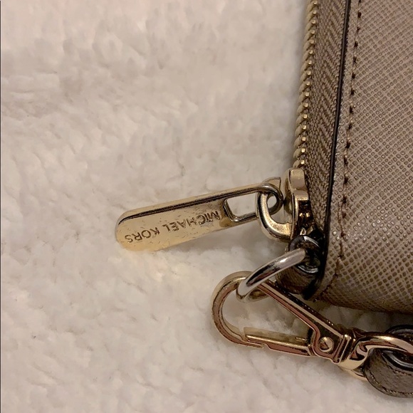 *SOLD*Michael Kors Wallet EUC - Picture 4 of 5